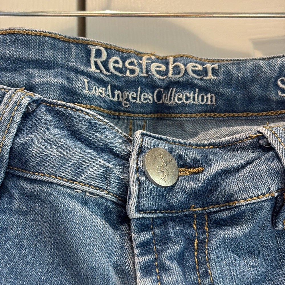 Women’s jeans size 8 with ripped detail. - Picture 2 of 3